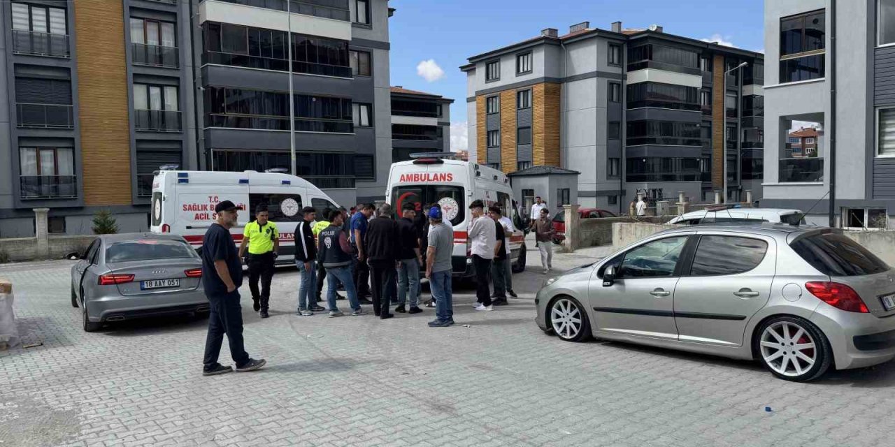 Kulu'da Kız İsteme Töreninde Tehlikeli Anlar: Yanan Meşale Elinde Patladı!