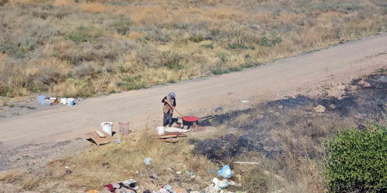 Yangını salça kaynatarak izledi