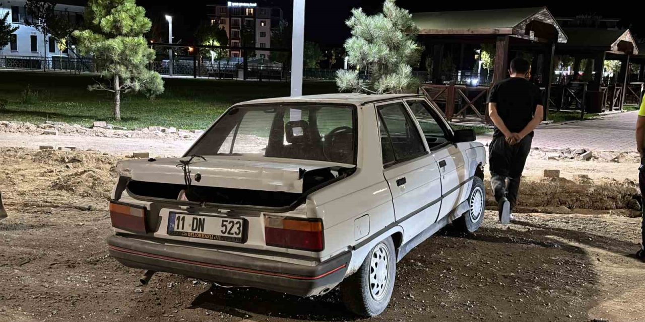 Takla atan otomobilden burnu bile kanamadan çıktı
