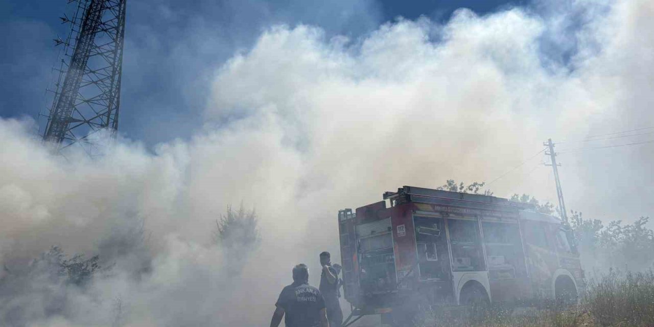 Ankara'da Korkutan Yangın: Keklikpınarı Mahallesi'nde İtfaiye Teyakkuzda