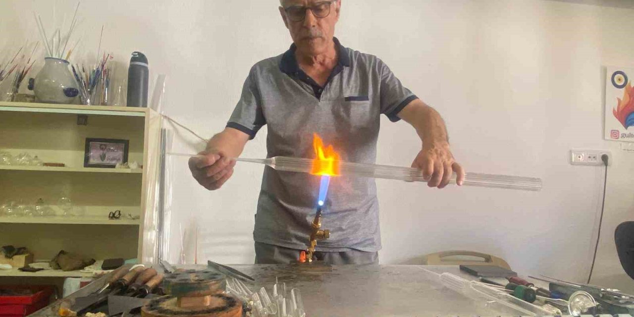 Laboratuvar için ürettiği camları şimdi sanat için şekillendiriyor