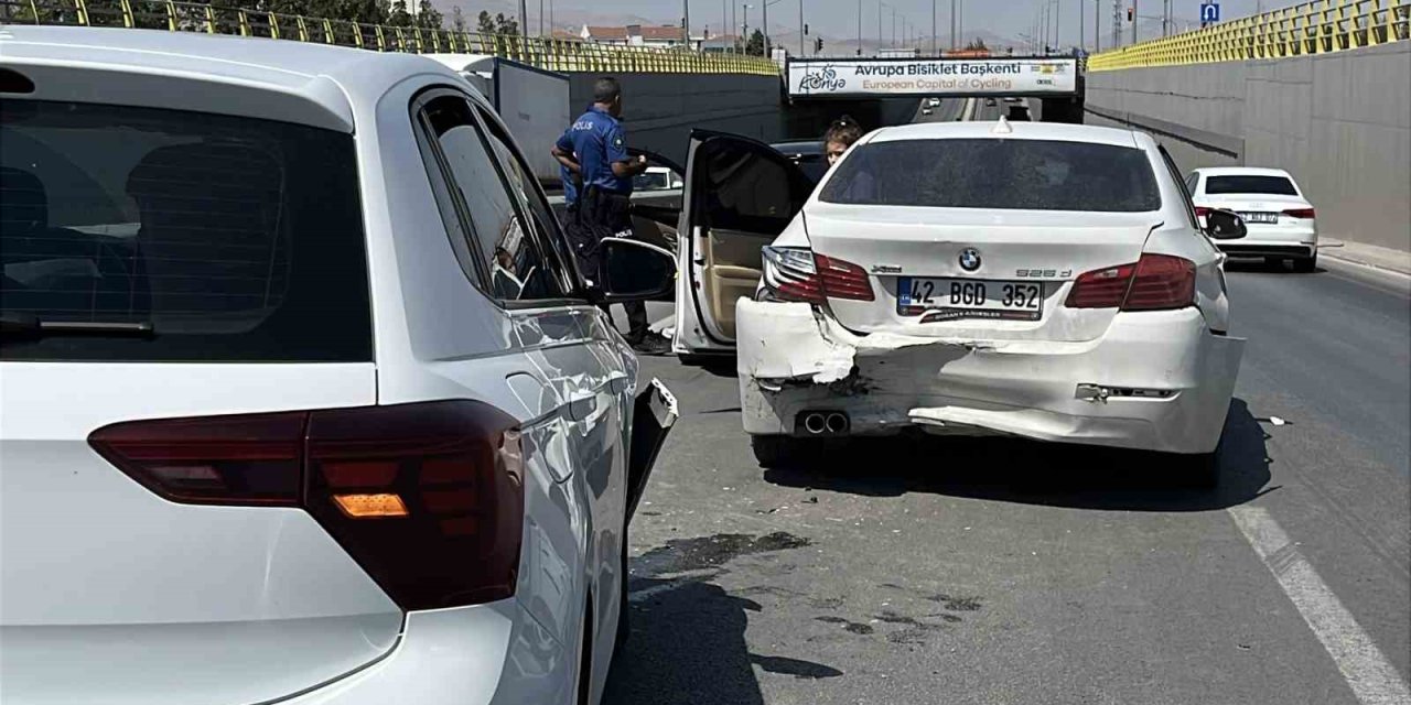 Konya Adana Çevre Yolu'nda Trafiği Durduran Kaza: 6 Araç Birbirine Girdi