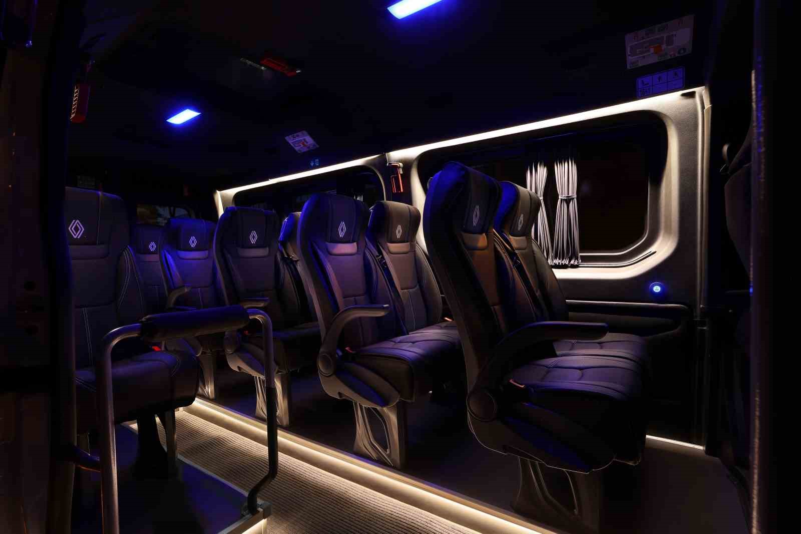Yeni Renault Master Ailesi Büyüyor: Minibüs ve Açık Kasa Kamyonet Türkiye'de!