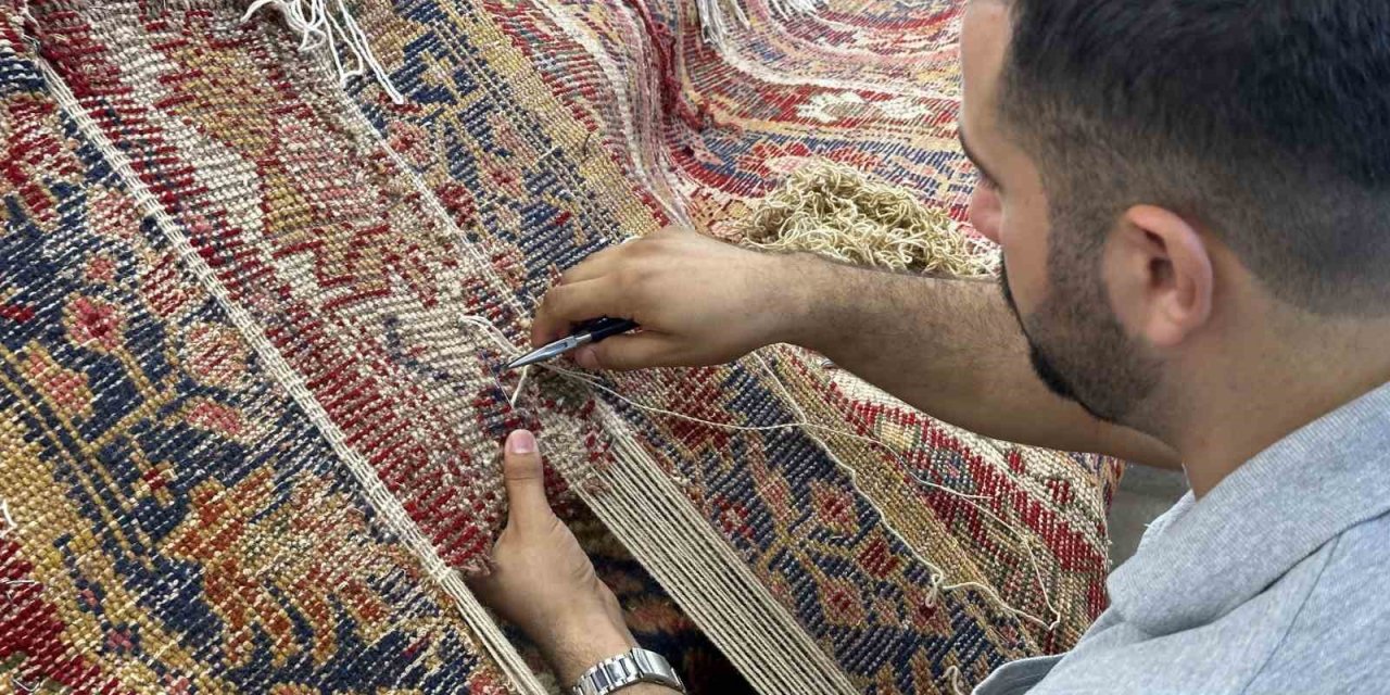 500 Yıllık Saray Seccadeleri Sergileniyor