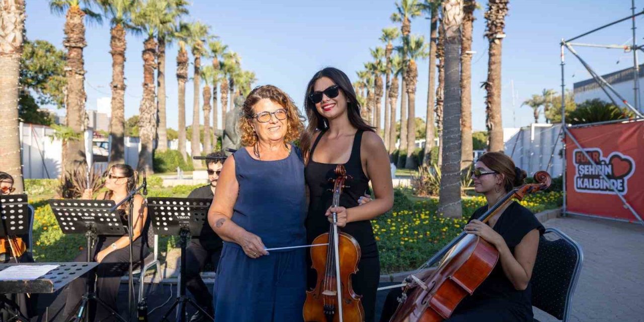 Kızı keman çaldı, anne yönetti