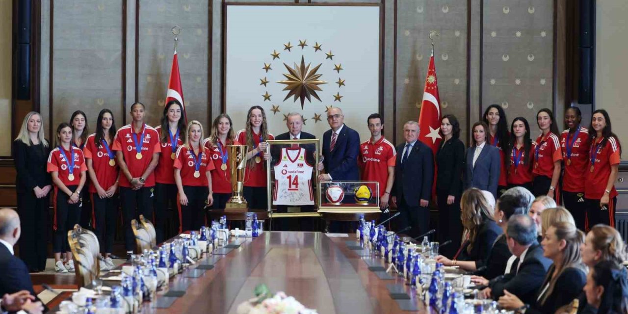Cumhurbaşkanı Erdoğan, Filenin Sulatnları'nı kabul etti