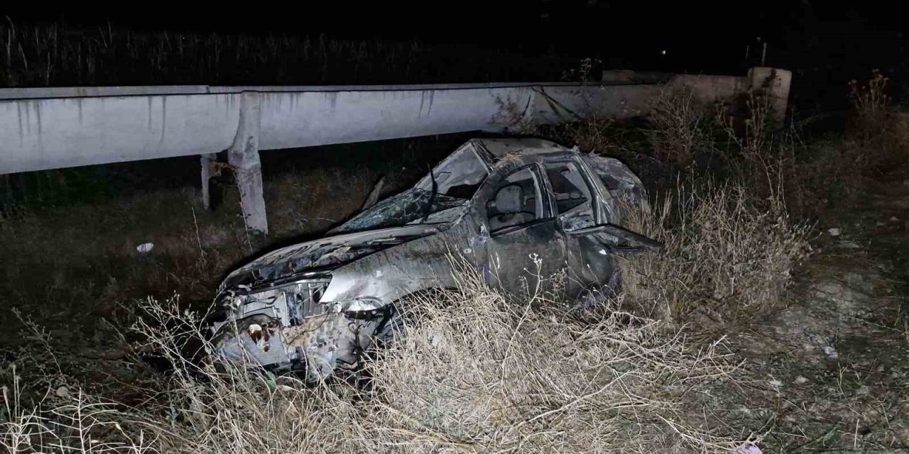 Takla atan otomobilden fırlayan genç hayatını kaybetti