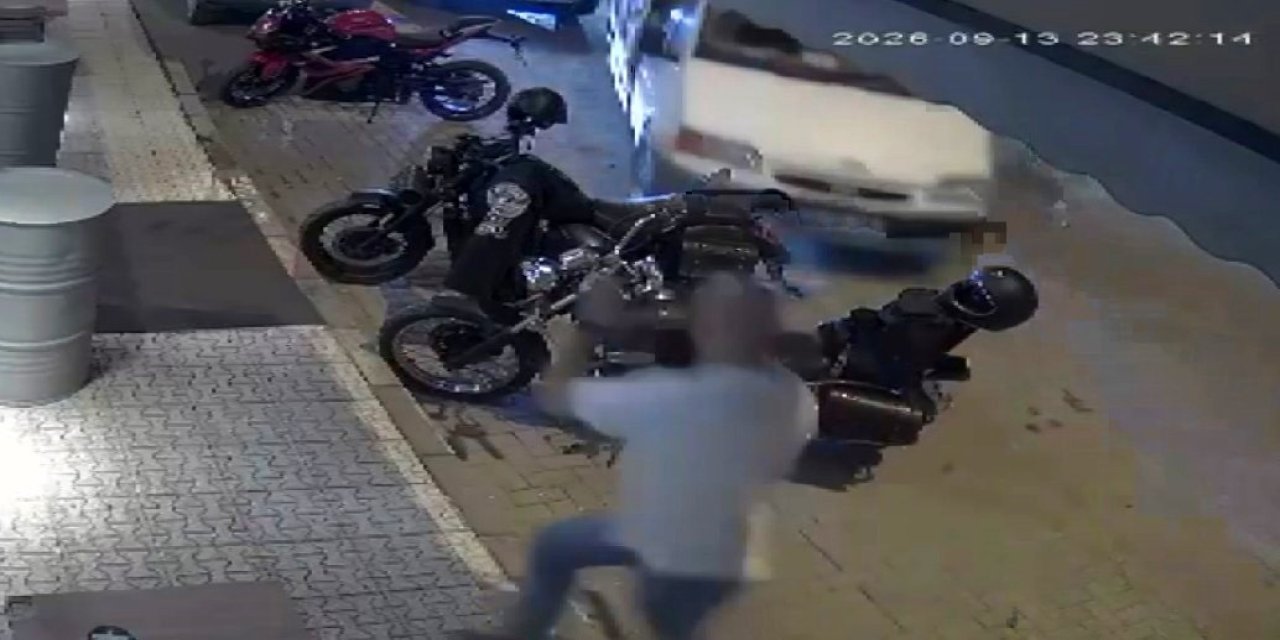 Temizlik yapan esnaf kamyonetin altında kalmaktan son anda kurtuldu