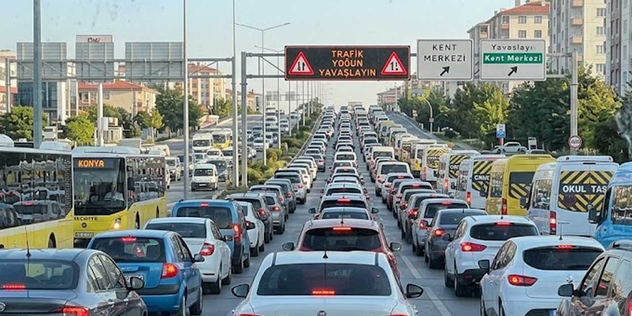 Konya'nın caddeleri öğrencilerle doldu