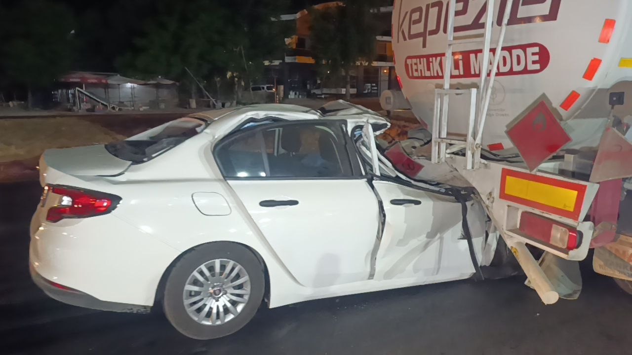 Manavgat’ta Tankere Çarpan Sürücü Öldü