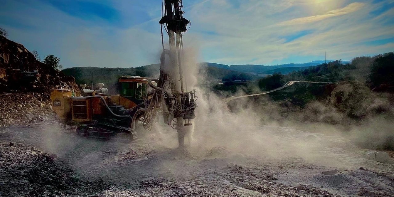 Yol Yapımında Kendi Kaynağına Geçen Belediyeden Rekor Üretim