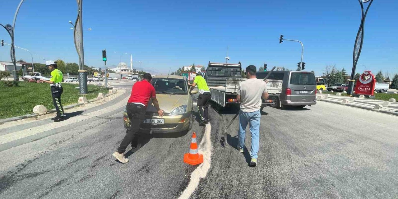 Bulvardaki Gizli Tehlike Sürücüyü Yoldan Çıkardı