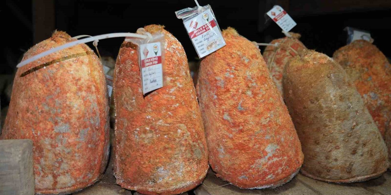 Divle obruk peyniri: Mağaraya beyaz giriyor, kırmızı çıkıyor