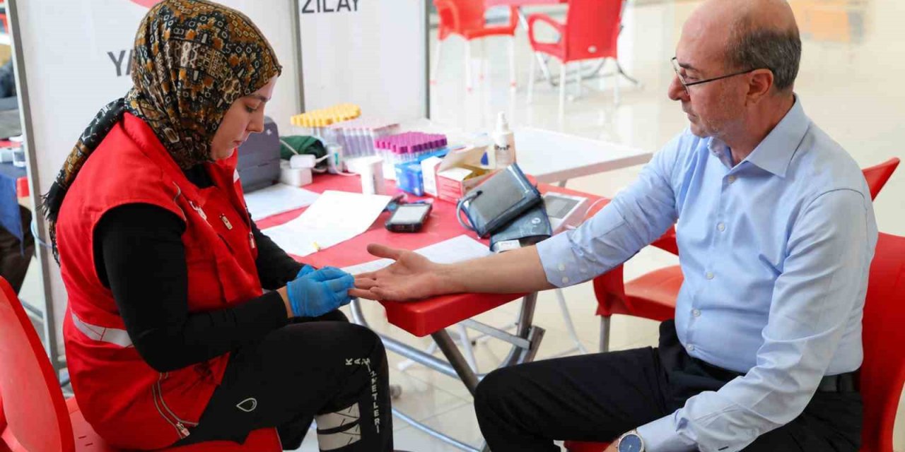 Başkan Pekyatırmacı’dan kan bağışına destek