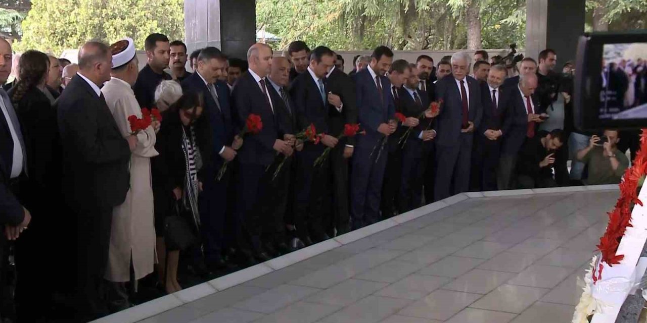 Adnan Menderes ve Demokrasi Şehitleri Anıt Mezarda Anıldı