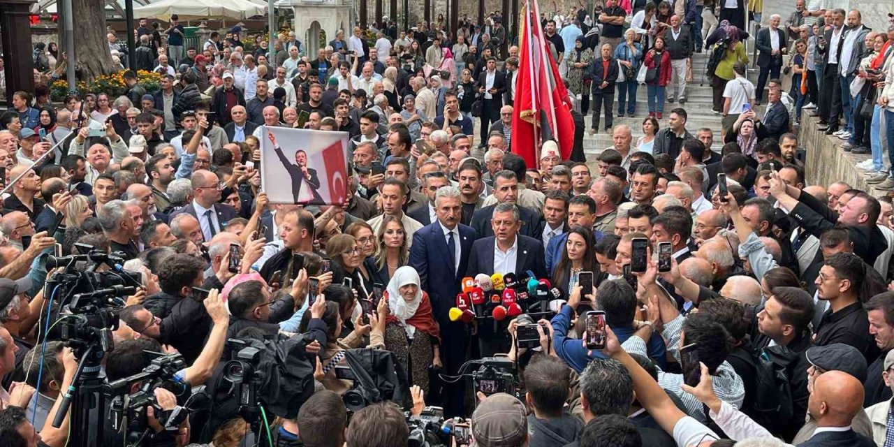 YENİ Parti'nin Adı Değişecek mi? Özgür Özel'den Rest