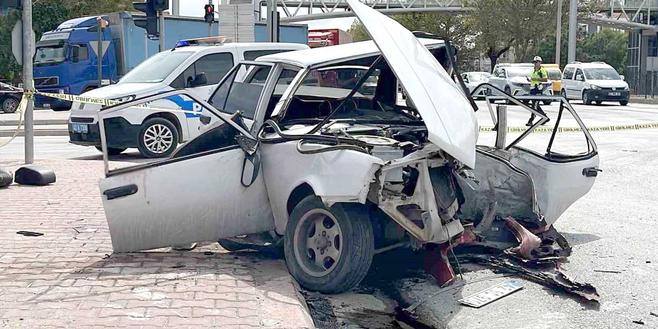 Tofaşın hurdaya döndüğü kazada 3’ü ağır 4 yaralı