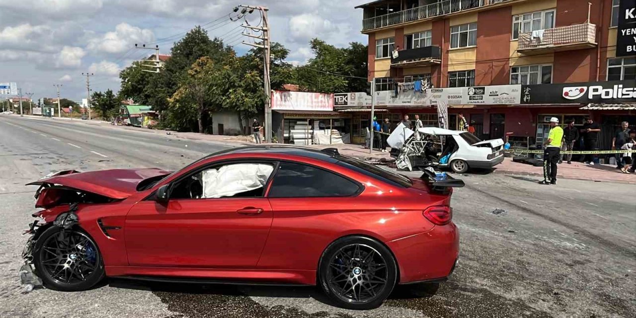 Hurdaya dönen Tofaş'ın sürücüsü kurtarılamadı