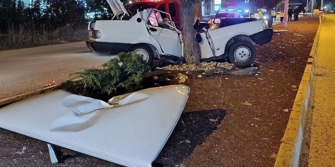 Aracın tavanı kesilerek çıkarılmıştı: Genç sürücü kurtarılamadı