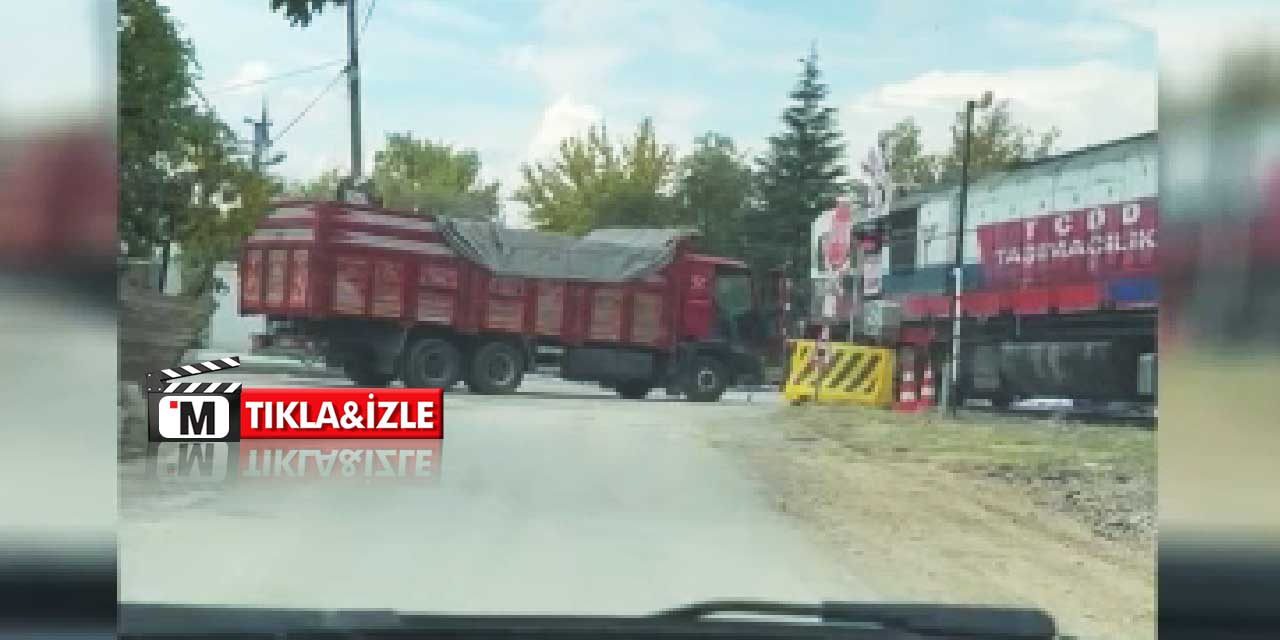 Kamyon Raylarda Kaldı: Facia Ucuz Atlatıldı