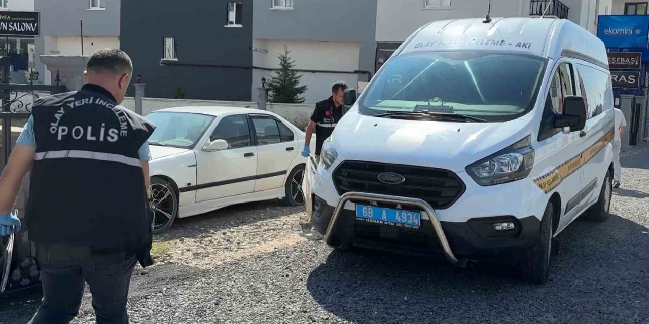 Durakta Yolcu Kavgası: Otobüse Ateş Edildi