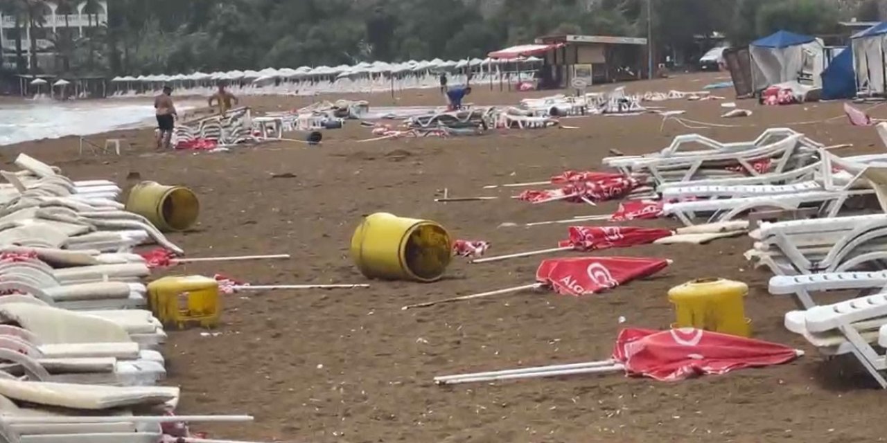 Şiddetli rüzgar sahili savaş alanına çevirdi