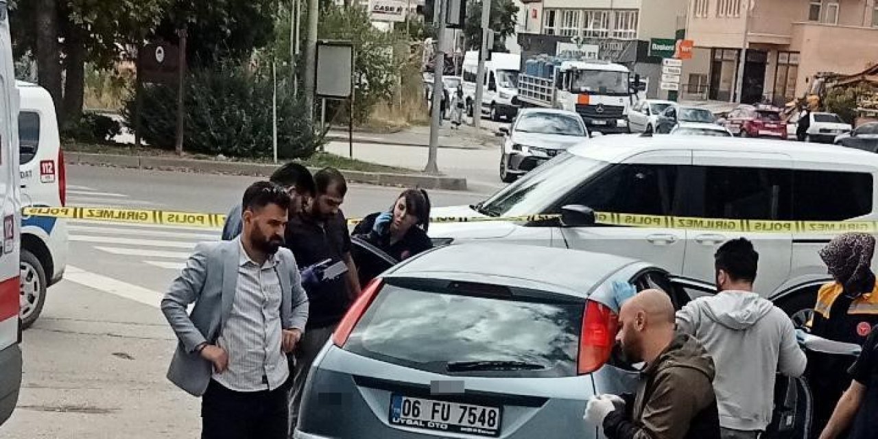 Mahalleli fark etti: Park halindeki otomobilde ölü bulundular