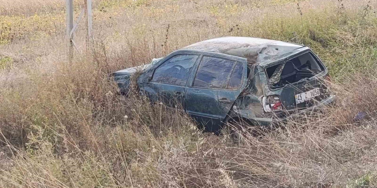Yağmur Sebebiyle Kayganlaşan Yolda Kaza: Araç Şarampole Devrildi