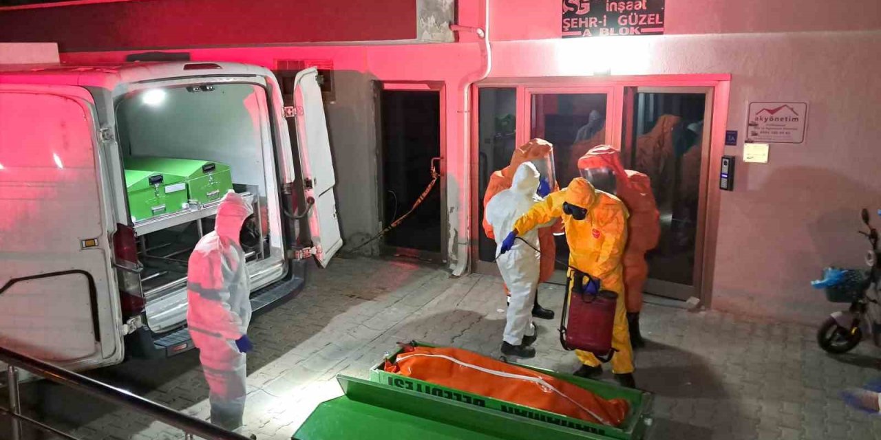 Özcan çiftinin öldüğü dairede "Siyanür var, girmeyin" notu bulundu