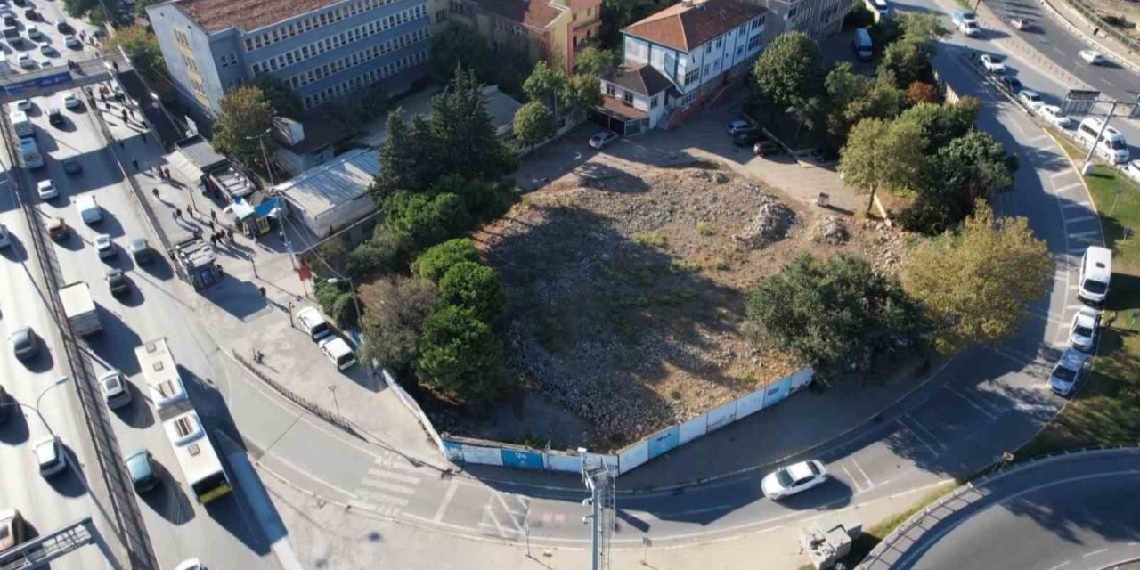 Hasar Aldığı Gerekçesiyle Yıkılan Camii 7 Yıldır İnşa Edilmeyi Bekliyor