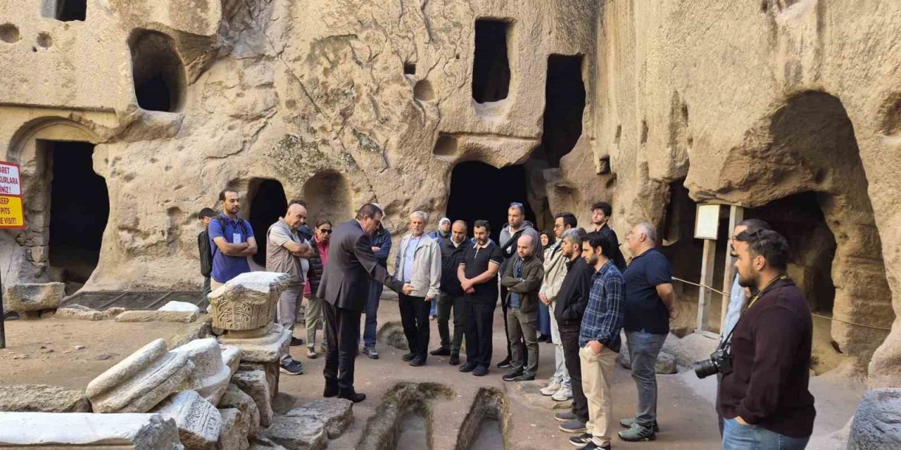 Akademisyenler Gümüşler Manastırı’nı ziyaret etti