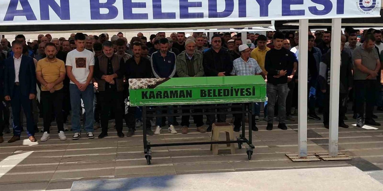 Şüpheli Ölümde Acı Veda: Özcan Çifti Farklı Yerlerde Toprağa Verildi