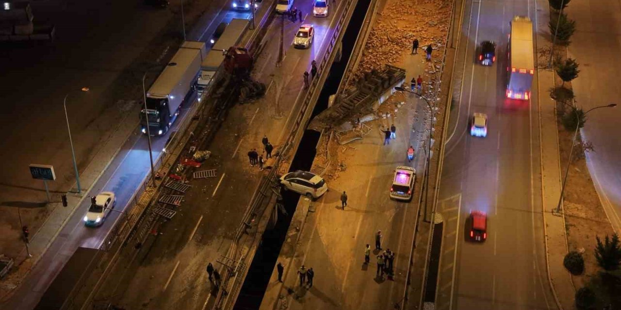 Karahisar Kavşağı'nda Feci Kaza: Tır Kabini Karşı Şeride Geçti
