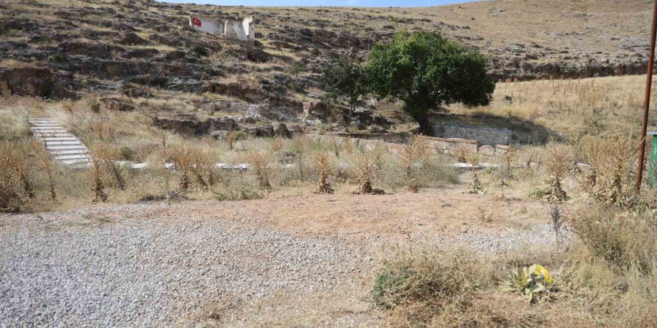Konya'daki 3 Bin 250 Yıllık Yalburt Su Anıtı Tarihe Işık Tutuyor
