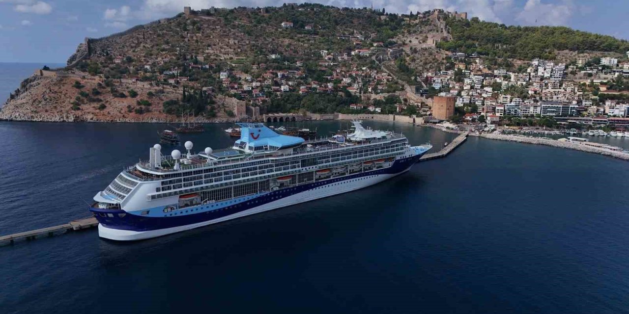 Alanya’ya 9 ayda 8 kruvaziyerle 10 bin 476 turist geldi