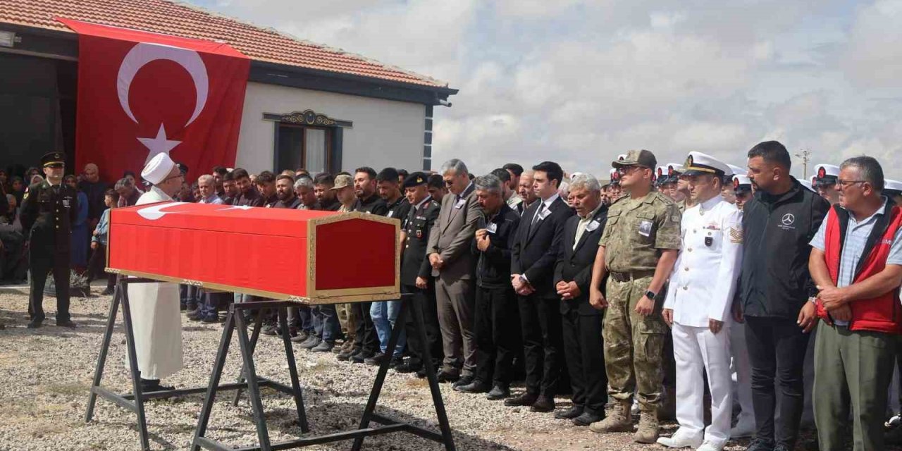Maganda kurşunuyla hayatını kaybeden uzman çavuş toprağa verildi