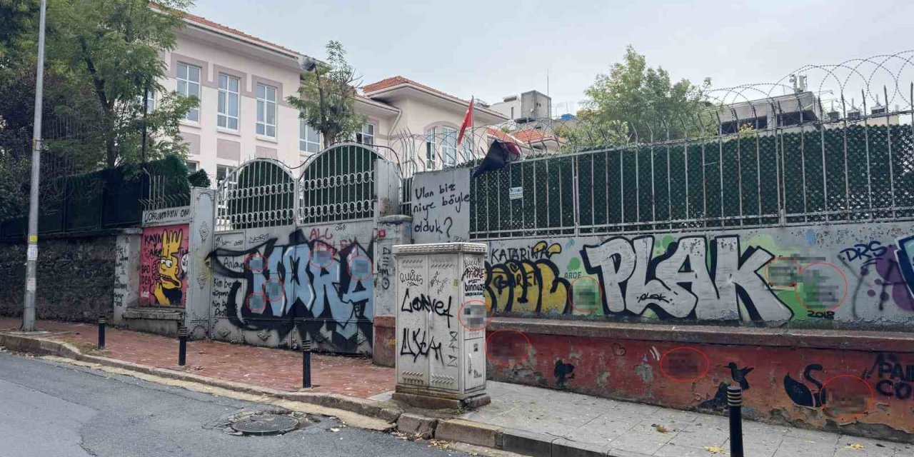 Okul duvarları sanal kumar reklamları ile doldu