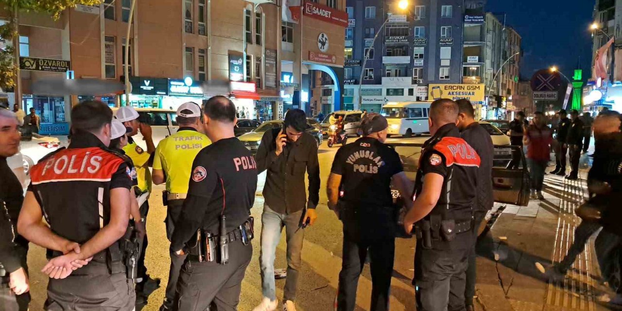 İki kişi kavgaya başladı, 6 kişi yaralandı