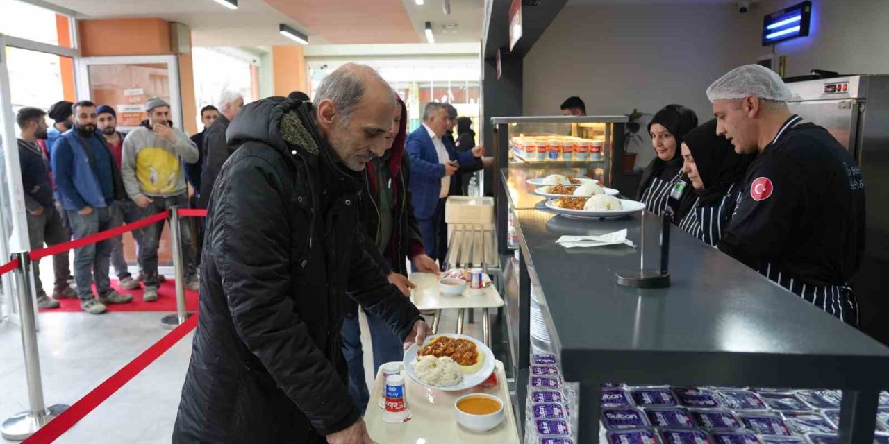 Burada ekmek 10 TL, 3 çeşit yemek 55 TL