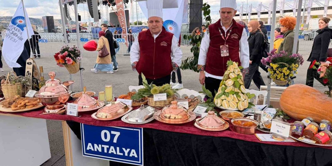 GastroAfyon’da Rekor Sofrası: 81 İl Bir Arada