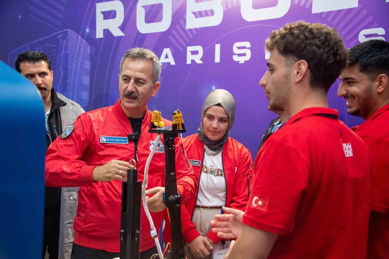 Genç mühendis adaylarımız Türkiye’nin teknoloji yolculuğunun yarınlarını bugünden yazıyor
