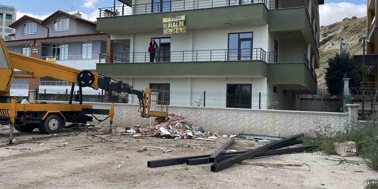 Konya’da Vinçten Düşen Operatör Kazayı Kırıkla Atlattı