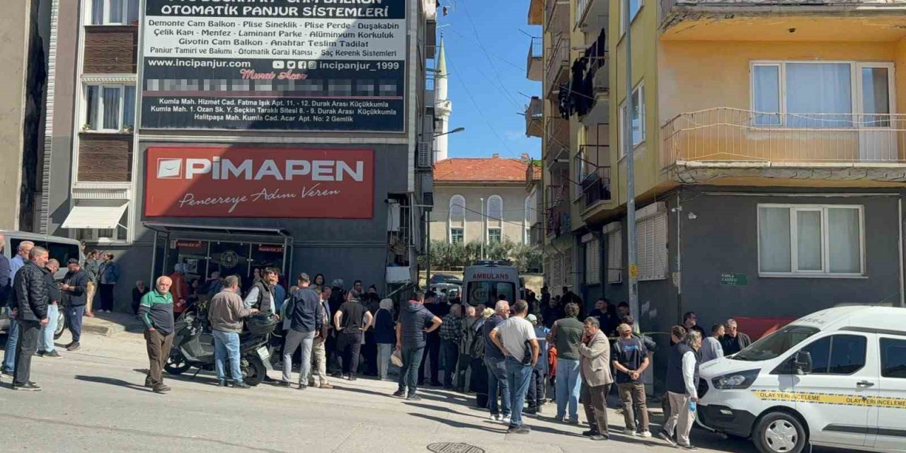 Evlerinde ölü bulunan çiftin cinayete kurban gittiği üzerinde duruluyor