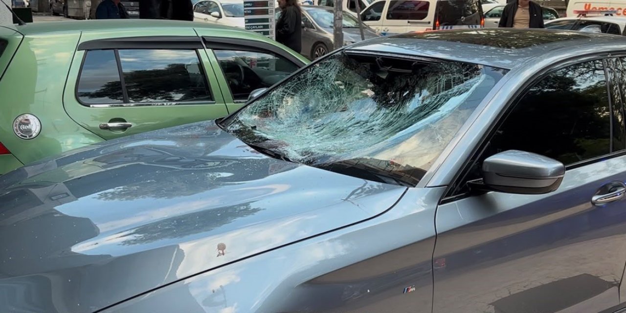 Otelin 6. katından otomobilin üstüne düştü