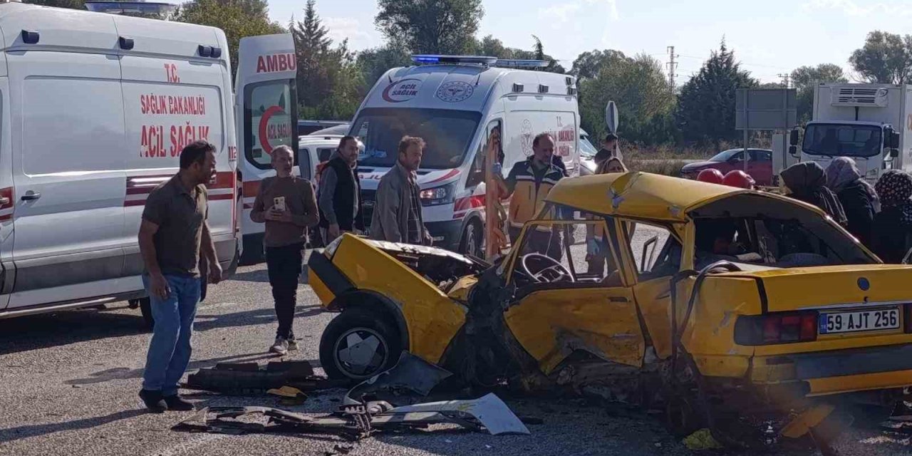 Konya’da kafa kafaya çarpışan araçlar 3 kişiye mezar oldu