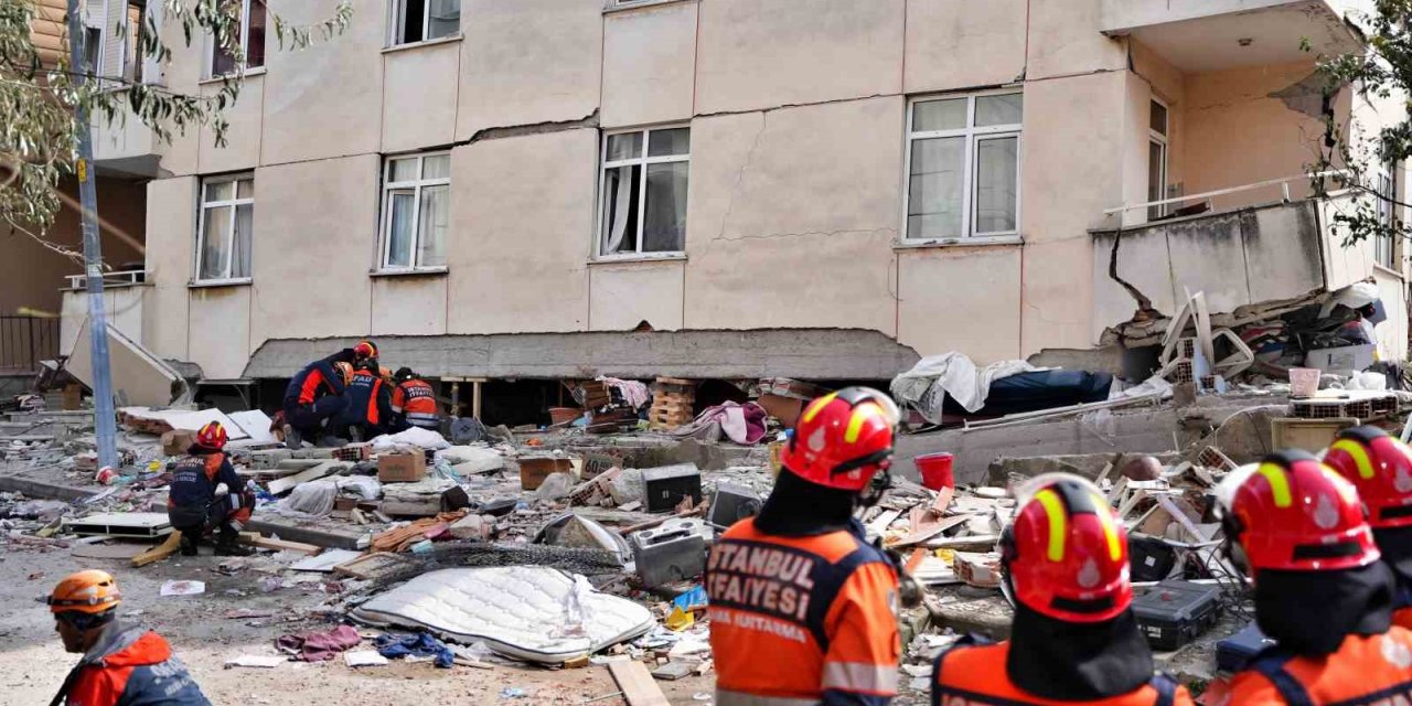 Çöken binada hayatını kaybeden 2 kişinin kimlikleri belli oldu