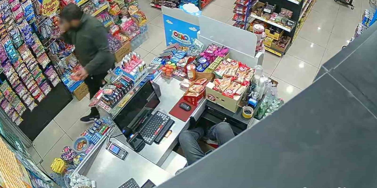 Marketçi uyudu, elini kolunu sallaya sallaya çaldı