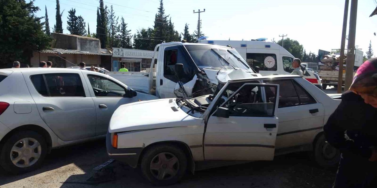 Çukurdan kaçarken kamyonete çarptı
