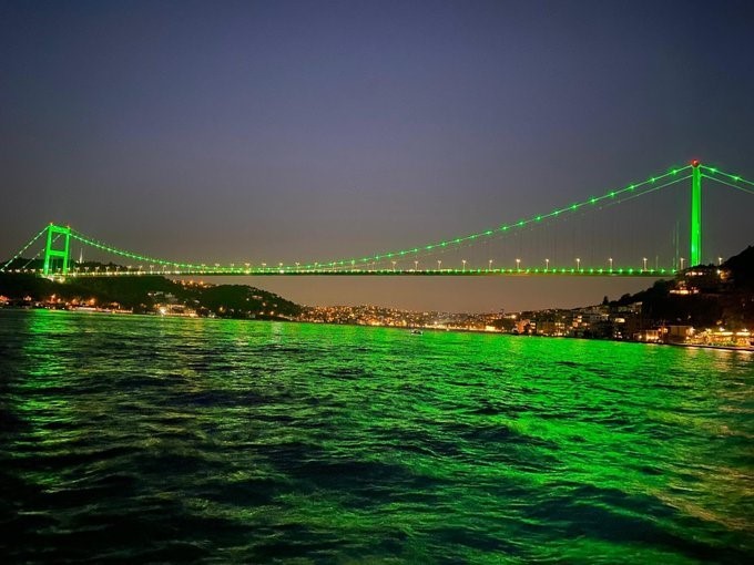 Deniz yeşil köprü yeşil