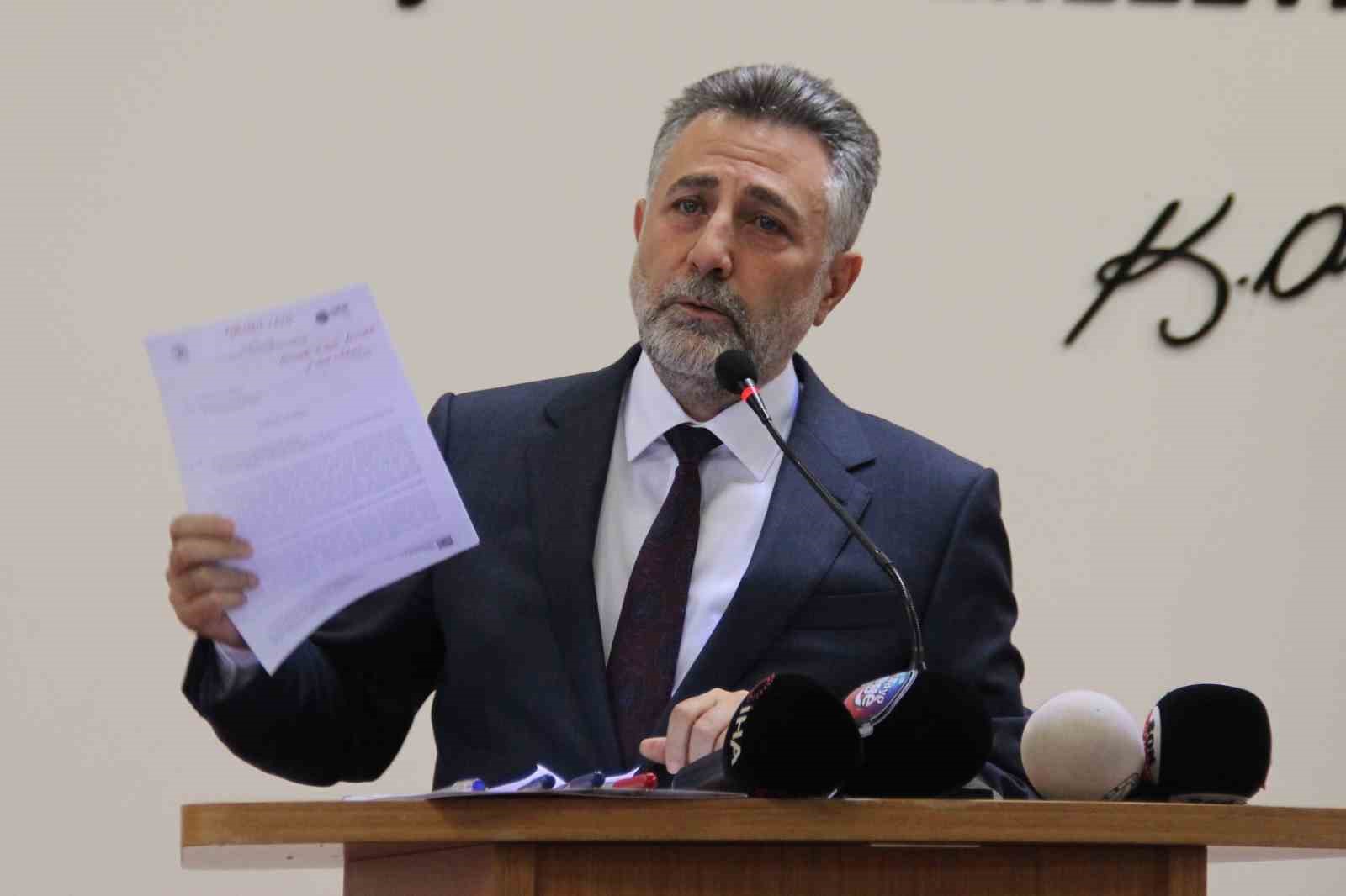 Başkan ve oğlu tutuklandı